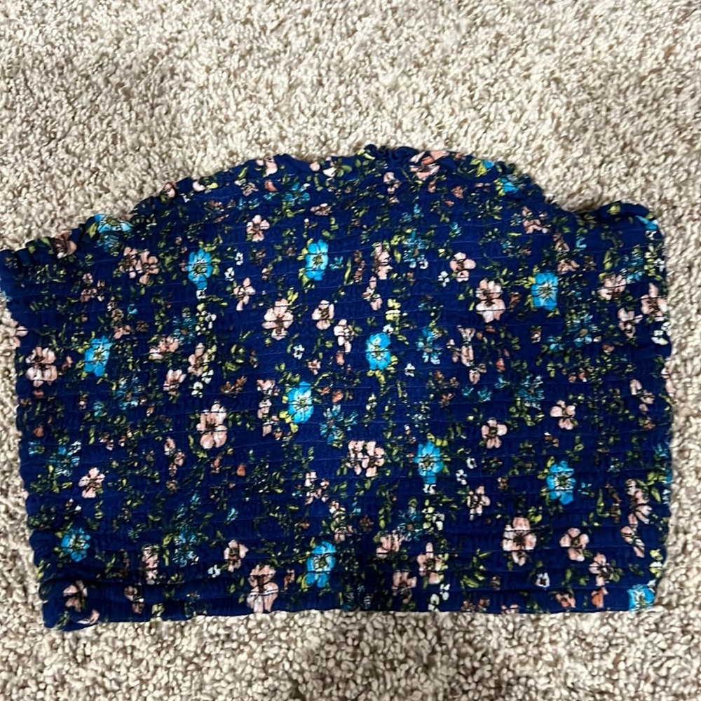 Crop top size small